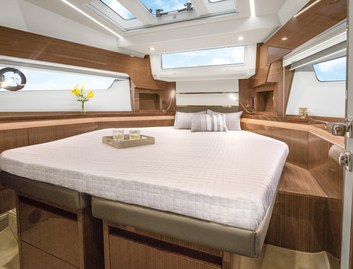 Sealine F430, Accommodation