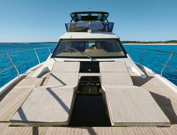 Beneteau Monte Carlo 6, Deck Area