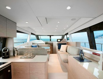 Ferretti 500, Interior