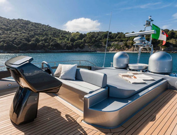 Riva 88&#039; Domino Super, Deck Area