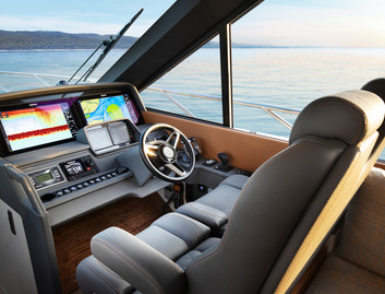 Maritimo X50, Helm Station