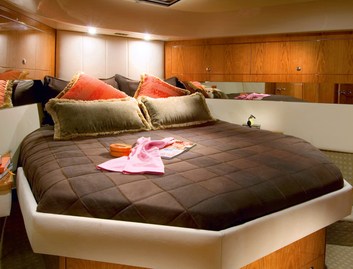 Riviera 45 Open Flybridge, Accommodation