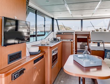 Beneteau Swift Trawler 30, Interior