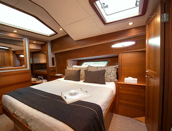 Grand Banks GB60 Flybridge, Accommodation