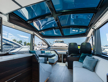 Sunseeker Predator 65, Helm Station