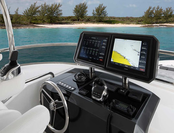 Ocean Alexander 70E Motoryacht, Helm Station