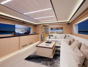 Horizon E81 Open Bridge, Interior