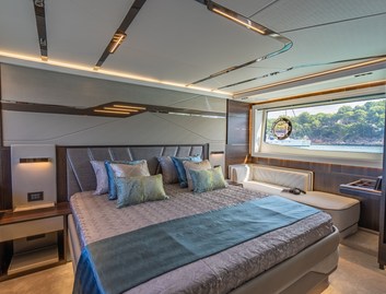 Sunseeker 65 Sport Yacht, Accommodation