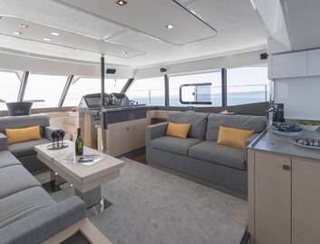 Fountaine Pajot MY6, Interior