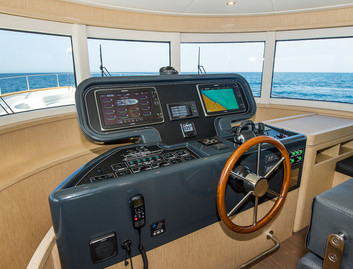 Apreamare Maestro 66, Helm Station