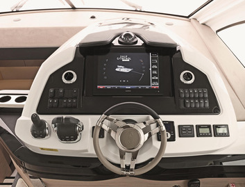 Beneteau Gran Turismo 50 Sportfly, Helm Station