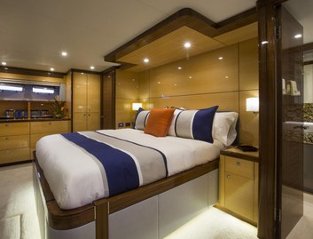 Outer Reef 860 Cockpit Motoryacht, Accommodation