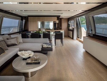 Ferretti 960, Interior