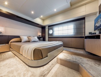 Absolute Navetta 48, Accommodation