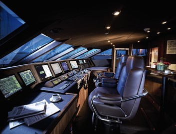 Sunseeker 40 Metre Yacht, Helm Station