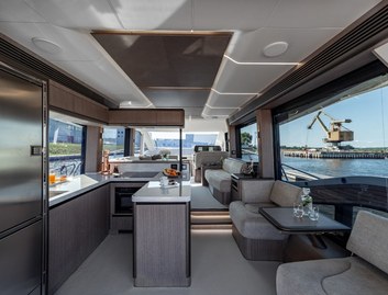 Galeon 560 Fly, Interior