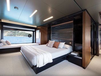 Riva 102&#039; Corsaro Super, Accommodation