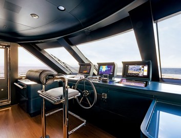 Benetti Motopanfilo 37M, Helm Station