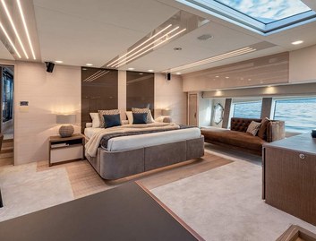 Monte Carlo Yachts MCY 105 Skylounge, Accommodation