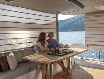 Absolute Navetta 64, Deck Area