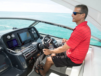 Formula 37 Performance Cruiser, Helm Station