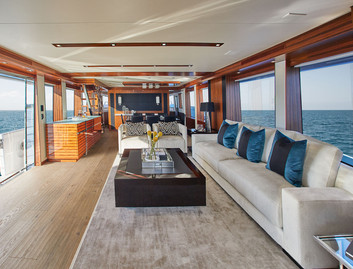 Hatteras M90 Panacera, Interior