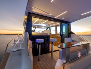 Tiara Yachts EX54 , Deck Area