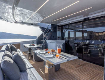 Pearl 82, Deck Area