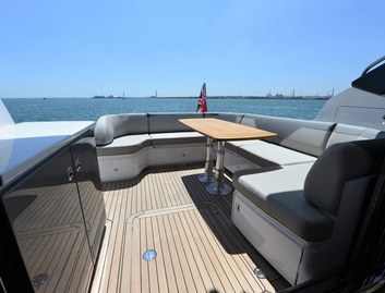 Princess V50 Mk2, Deck Area