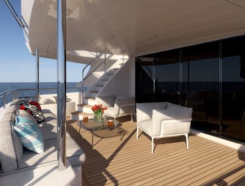 Benetti Delfino 95, Deck Area