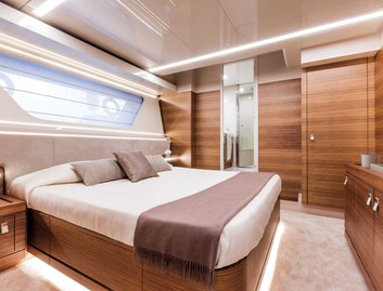 Custom Line Navetta 28, Accommodation