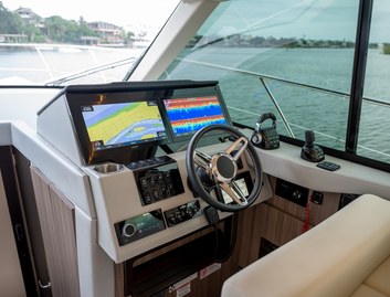 Regal Boats 42 FXO , Helm Station