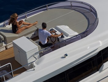 Apreamare Maestro 56, Fly Deck/Sportdeck