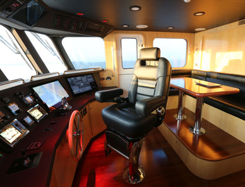 Bering Yachts Bering 65 , Helm Station