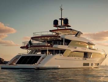 Benetti Class 44M, Beach Club