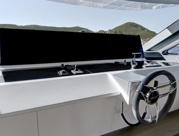 Azimut Grande 36M, Helm Station