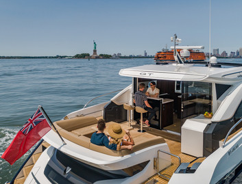 Fairline Targa 65 GT, Deck Area