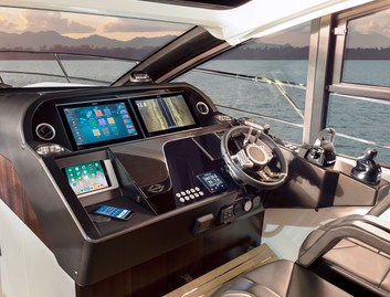 Sunseeker Predator 60 Evo, Helm Station