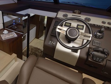 Fairline Squadron 48 Mk2, Helm Station