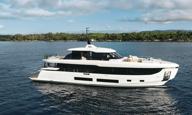 Award Winner Azimut Grande 30M - Crystal III      Azimut Photo