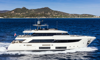 Award Winner Custom Line Navetta 33 - My Lara      Custom Line Photo