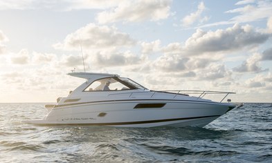 Award WinnerRegal 35 Sport Coupe                                                            11.23m
                                                                            
                                Regal Boats
                                Photo