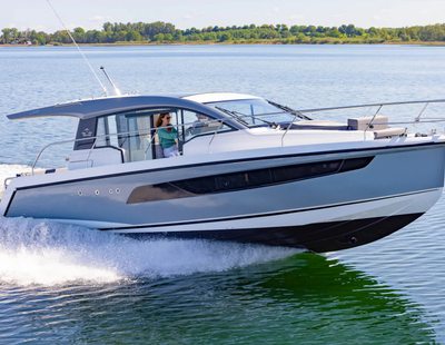 Sealine C335