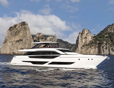 Ferretti Yachts 860