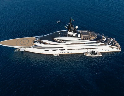 Side view of Ahpo yacht for visual comparison