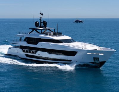 Custom Line Saetta 140'