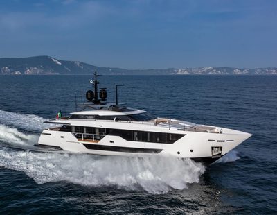 Custom Line Saetta 106'