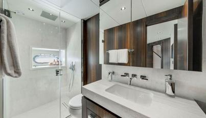 95 YACHT For Sale image54