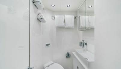 95 YACHT For Sale image85