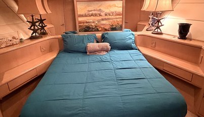Hatteras 92' For Sale image16
